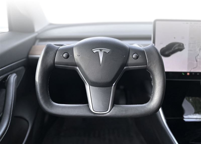 Yoke方向盤遭中國禁用。（圖／翻攝Tesla網站）