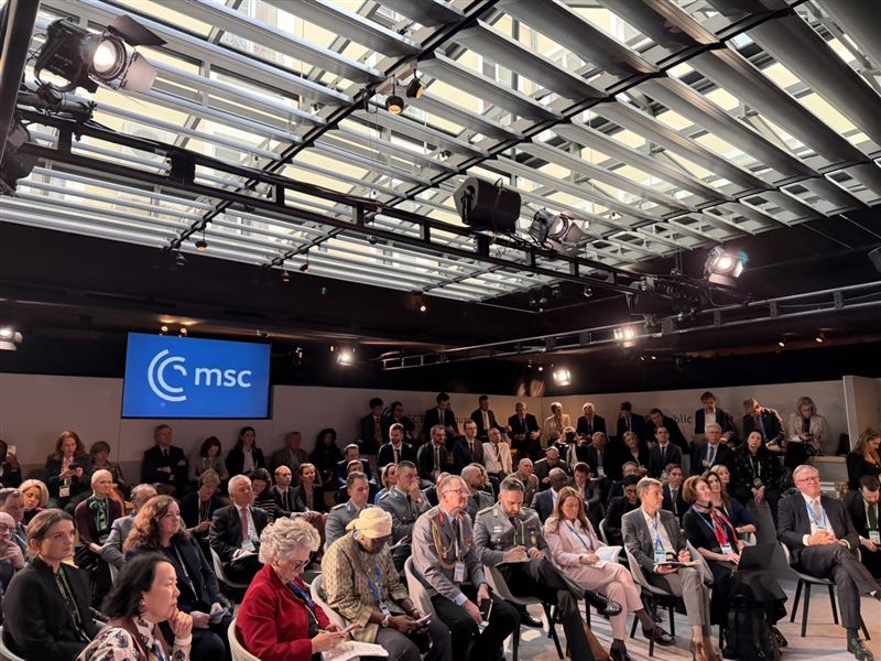 對於台灣過去習慣的安全感，尹麗喬提出了警示。他分析，如果未來的國際關係轉向以「共同利益」或「權利問題」為主，台灣就必須拿出實質的籌碼。圖為慕尼黑安全論壇會議現場。（圖／尹麗喬提供）