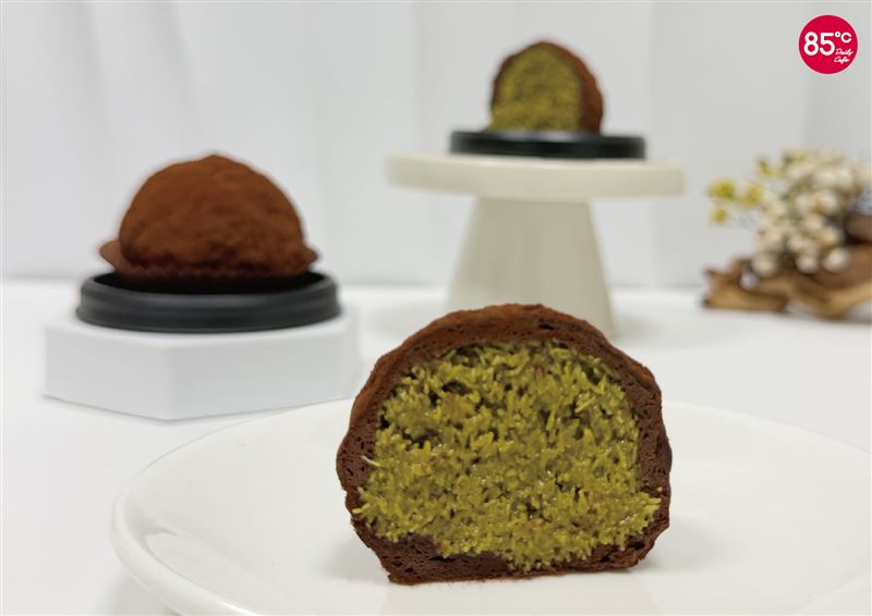 風靡韓國的話題甜點「杜拜巧克力Q餅」，外Q內酥。（圖／品牌業者提供）