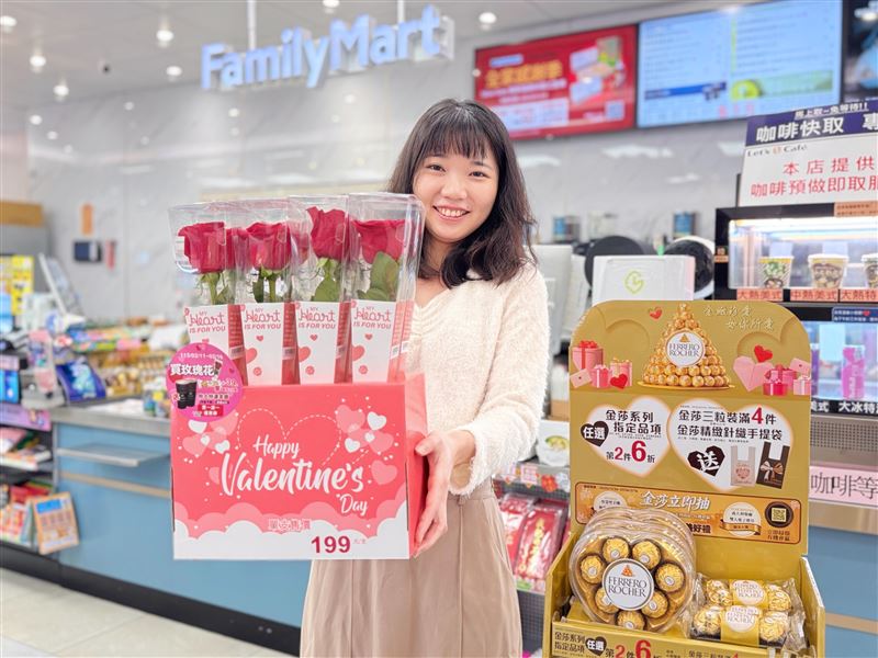 周六先過情人節，限店限量空運紅玫瑰(199元)全家浪漫助攻。（圖／品牌業者提供）