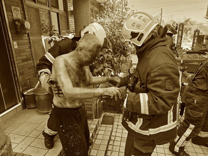 洪姓姐弟被四濺的玻璃炸傷。（圖／翻攝畫面）