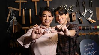 從兄弟變另一半！男星軒互穿內衣親密情曝