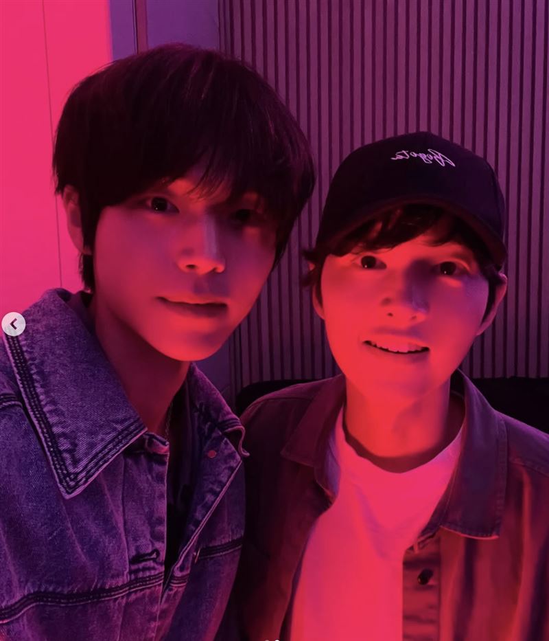 林琇濱（左）同框宋仲基（右）。（圖／翻攝自IG）