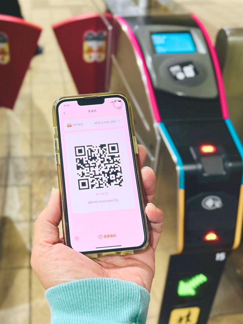 使用全盈+PAY乘車碼搭乘台北捷運完成任務抽888元全盈儲值金。（圖／全盈+PAY提供）