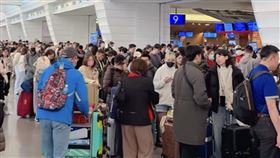 春節,桃園機場,出國,排隊（圖／翻攝自Threads@heard_travel）