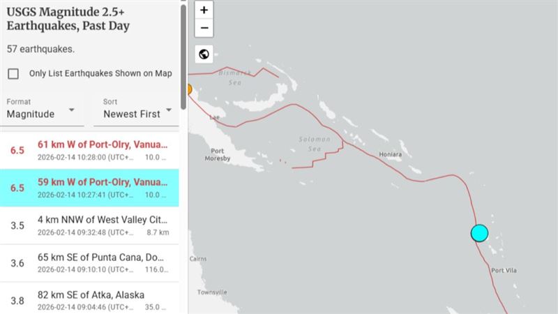 太平洋島國萬那杜今日連兩震，第一起規模6.5的下修為6.4，藍色點為震央。(圖／翻攝USGS)