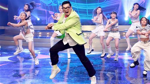 尾牙業配滿檔狂撈　男星翻身卡C位跳主秀