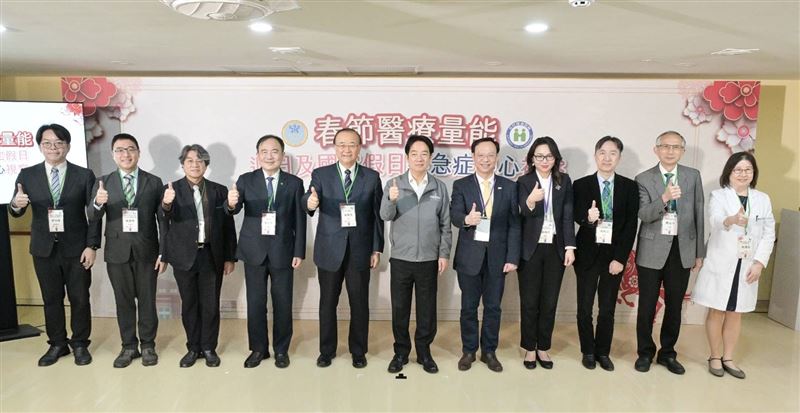 總統視察醫療量能假日輕急症中心