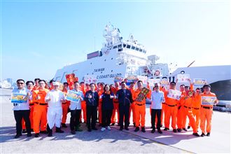 管碧玲連三年　親自為海巡手作圍爐年菜