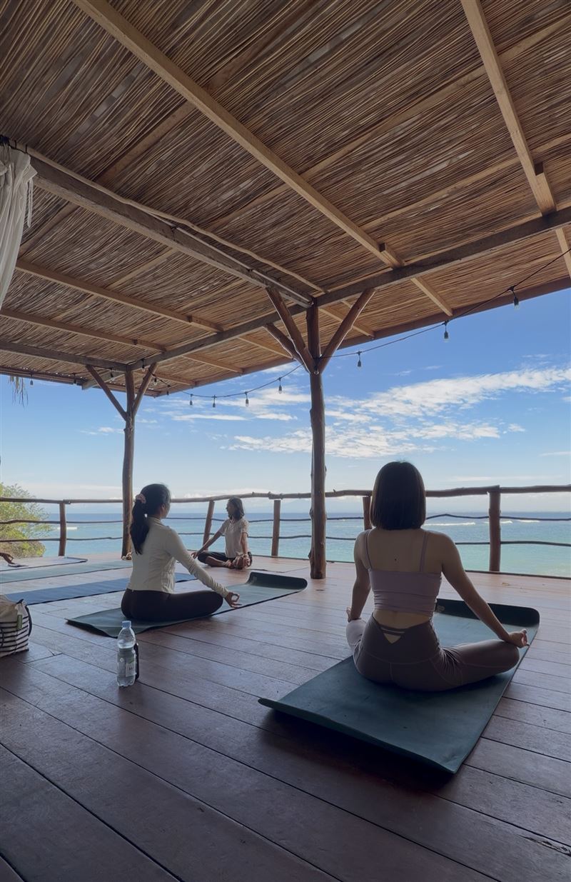 斐棋前往峇厘島體驗當地傳統文化。（圖／翻攝自IG @feichi1124）