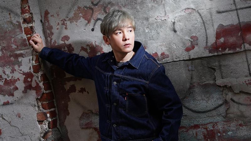 獨/男星唱一半冒異狀 笑喊:祢真的很皮