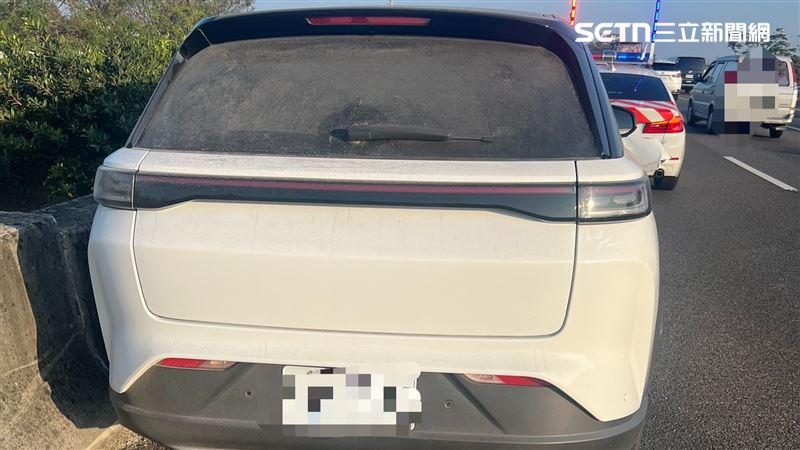 春節國道驚魂!翁「半昏迷」一路擦撞護欄