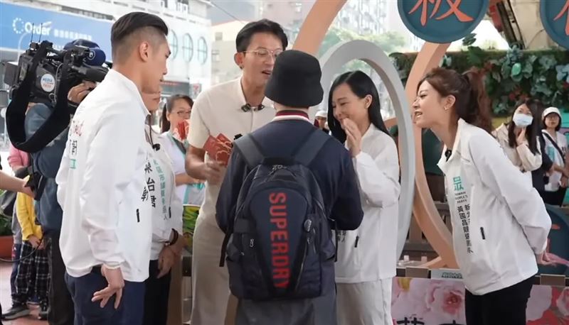 一名戴著漁夫帽的少年哽咽希望黃國昌能夠找回良心。（圖／翻攝自黃國昌YouTube）