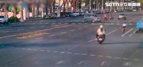 前鎮分局,輕軌,列車,軌道,高雄,父子（圖／翻攝畫面）