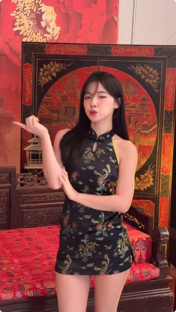 李多慧熱舞拜年。(圖/翻攝自臉書)