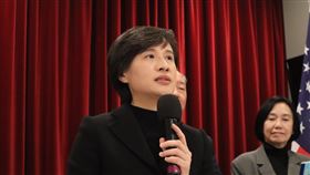 行政院副院長鄭麗君說明台美對等貿易協定台灣與美國在美東時間12日簽署對等貿易協定，行政院副院長鄭麗君（前）在駐美代表處出席記者會，說明協定相關內容。中央社記者鍾佑貞華盛頓傳真　115年2月13日