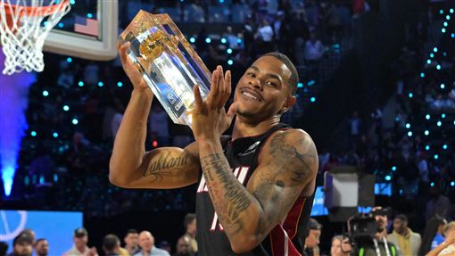 灌籃大賽變舞蹈秀？　強森遭酸靠跳舞奪冠