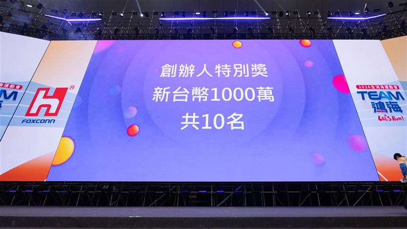 鴻海千萬得主Jason現身！身為基層員工的他精算後，扣稅實拿約700萬，霸氣宣告絕不離職。愛妻淡定提議置產，Jason除規劃買房頭期款，更打算加碼投資自家股票。爽休10天後，開工唯一煩惱竟是「要花多少錢請客」！（圖／鴻海提供）