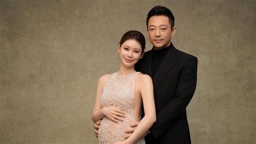 馬筱梅放閃汪小菲　他溫柔捧孕肚全被拍