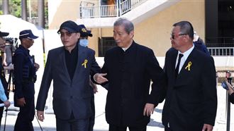 張安樂現身吳敦告別式！遭警攔下不忍抱怨