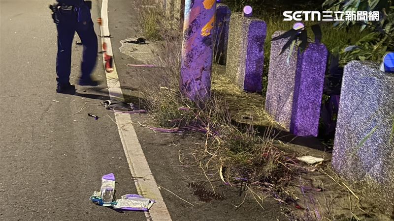 騎士在彎道自撞，人車噴飛重傷身亡。（圖／翻攝畫面）