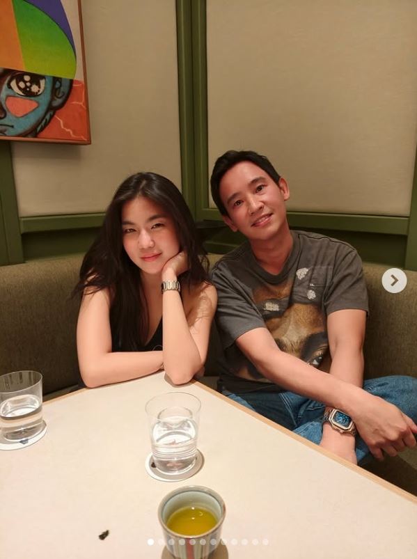 泰國政治人物皮塔·林家倫拉(Pita Limjaroenrat)認愛女星雅拉查芃普金帕可(Arachaporn Pokinpakorn)。(圖/翻攝自IG @tim_pita)