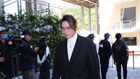陳楚河抵達吳敦告別式。（圖／記者鄭孟晃攝影）