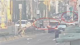 台北市今天（15日）發生一起車禍肇逃事件，一輛自小客車行經環河北路與民族西路口時，違規闖紅燈撞上一輛自行車和一名行人，肇事駕駛下車察看後，又隨即上車逃離現場。