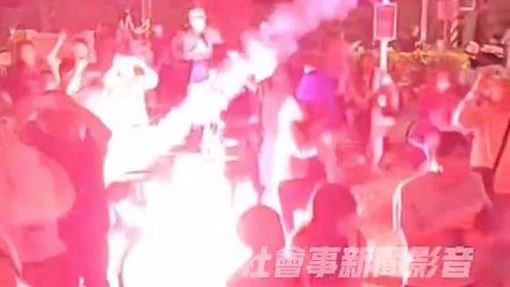 煙火「落焰」民眾驚逃！高市府生氣了