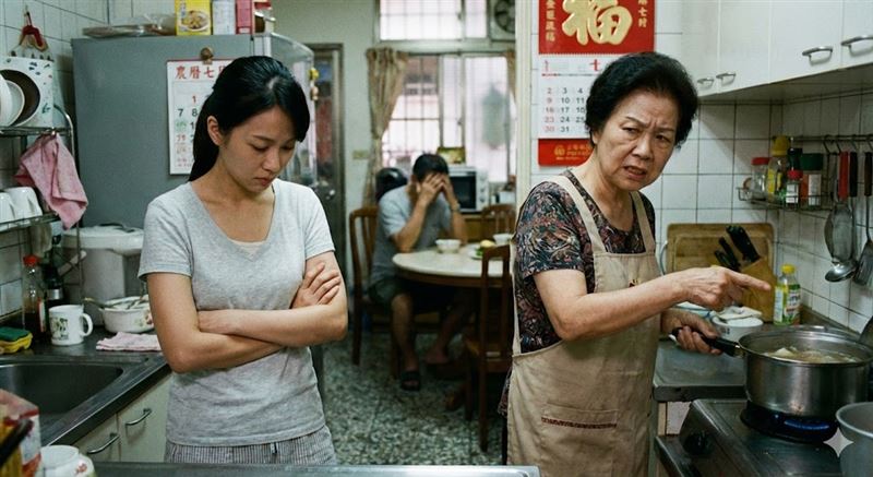 有網友控訴，過年期間，婆婆又想讓親戚入住主臥，和老公同處一室，讓她難以接受。圖非當事人。（示意圖／AI生成）