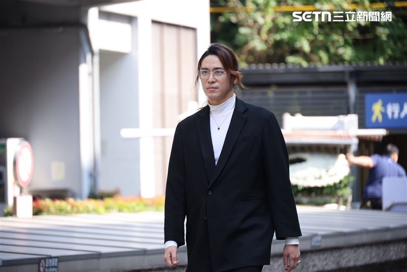 陳楚河在吳敦告別式停留超過一小時，也陪伴祂到火化。（圖／記者鄭孟晃攝影）