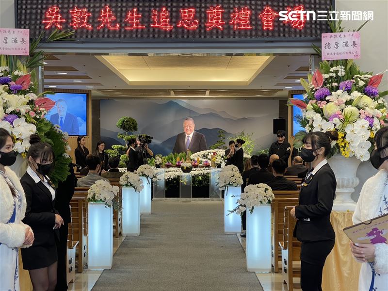 竹聯幫大老吳敦告別式歷時1個半小時後結束。（圖／記者楊忠翰攝影）
