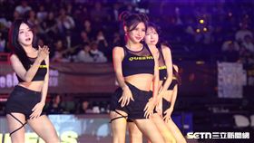 TPBL例行賽，全恩菲、金泰琳、李貞潤合體跳開場舞。（圖／記者劉彥池攝影）