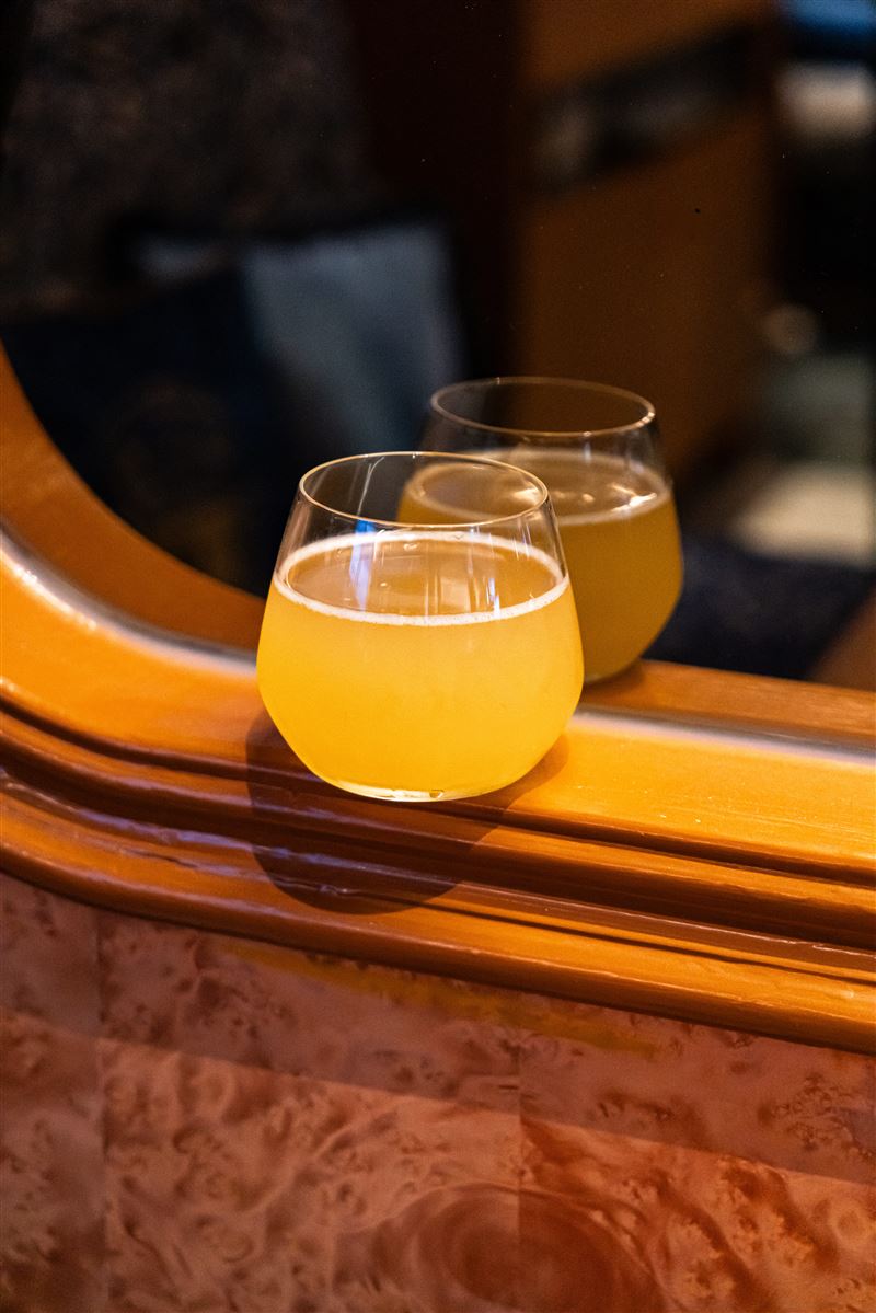 阿里山烏龍蜜桃茶酒以冷萃工藝帶來阿里山烏龍的鮮美芬芳，並帶有蜜桃與紫蘇層層綻放清新香甜。（圖／品牌業者提供）