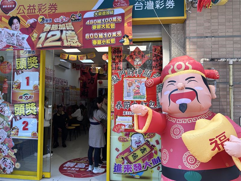 財神爺敲門畫面曝光後，彩券行業績成長3、4成。（圖／記者羅欣怡攝影）