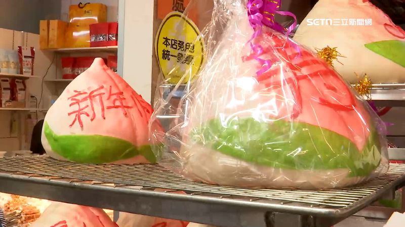 還有人訂製超巨大「馬年壽桃」