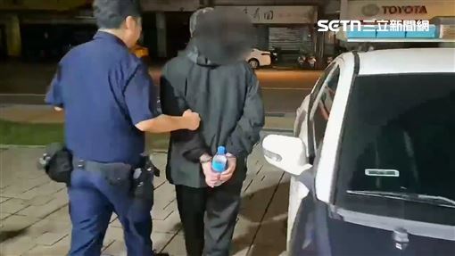 新北騎士紅燈右轉糗了　警在車上搜出毒品