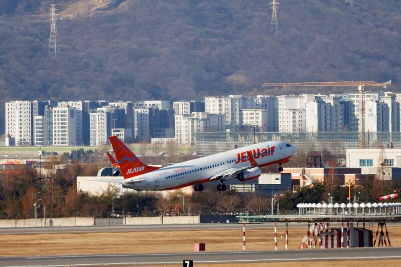 30多歲中國女子在韓國濟州國際機場前一處高架橋墜落，送醫不治。圖為濟州機場飛機起飛。（資料照）