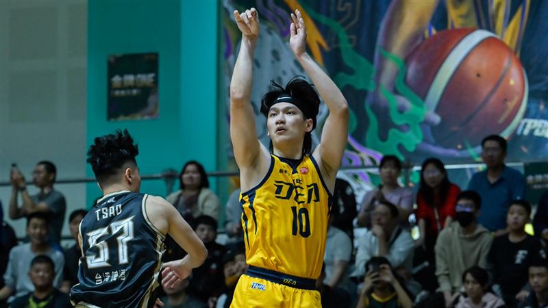 謝亞軒家就在球場隔壁 首次來中壢很亢奮