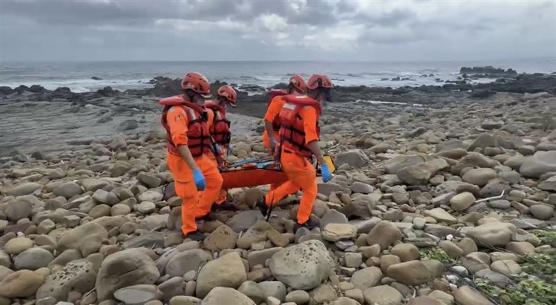 小琉球女潛水教練失聯20日，最終在佳樂水被尋獲，但已明顯死亡成乾屍。（圖／翻攝畫面）