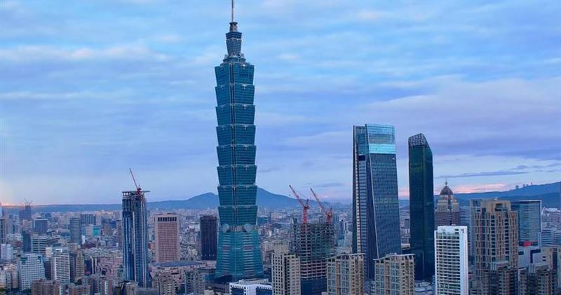 101取消外送專區！上班族要自己下樓，外送員嗆恐直接棄單。（圖／翻攝自YouTube頻道／Taipei Travel Live Cam 台北觀光即時影像）