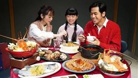 農曆除夕圍爐菜色豐盛，但部分傳統年菜引發討論。（示意圖／魏妤靜攝）