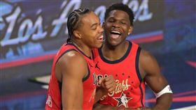 美國新星隊前鋒巴恩斯（Scottie Barnes）飆三分彈絕殺世界隊。（圖／路透社／達志影像）