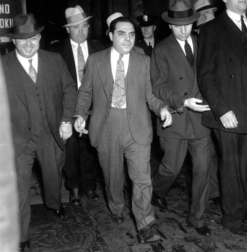 黑幫教父卡羅·甘比諾(中間者)當年威震紐約。(圖/美聯社/達志影像)