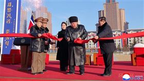 金正恩攜女兒金主愛一同出席。（圖／翻攝自朝中社）