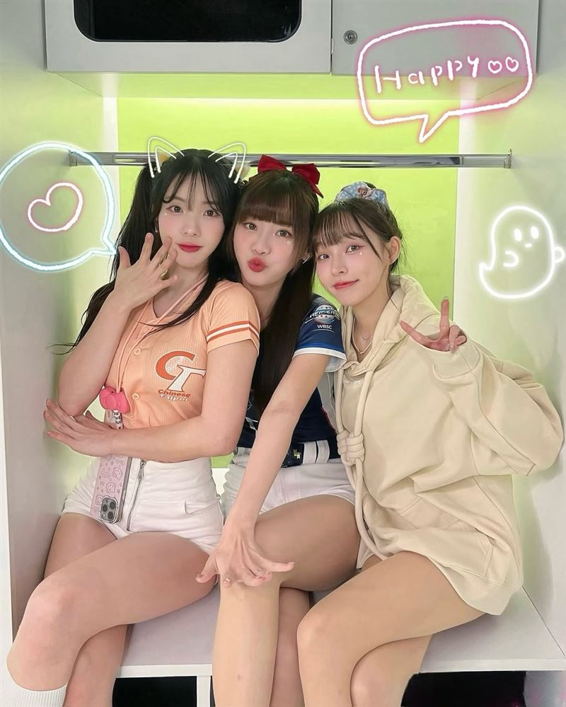 小映與李多慧（左）以及林襄（右）同框。（圖／翻攝自IG @yingcih_7）