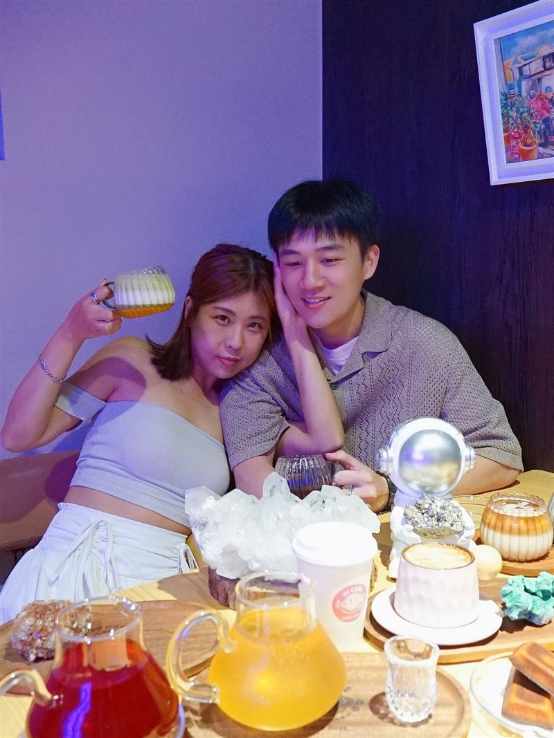 木星跟張景閎一起開咖啡廳。（圖／翻攝自臉書）