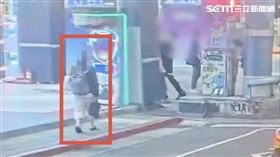 北市李男在西門町閒晃時遭到陌生男子毆打臉部。（圖／翻攝畫面）