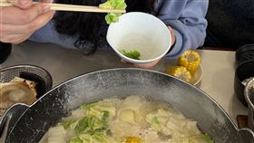 火鍋熱湯潛藏食道癌危機，胸腔外科醫師翁任康呼籲，食物靜置確定不燙口再食用。（圖／台中慈濟醫院提供） 