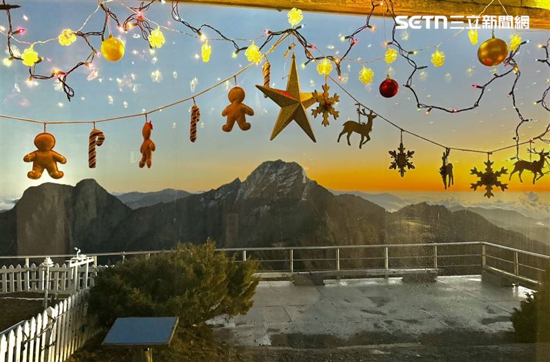 玉山氣象站注重儀式感，聖誕節也會佈置裝飾應景。（圖／玉山氣象站提供）